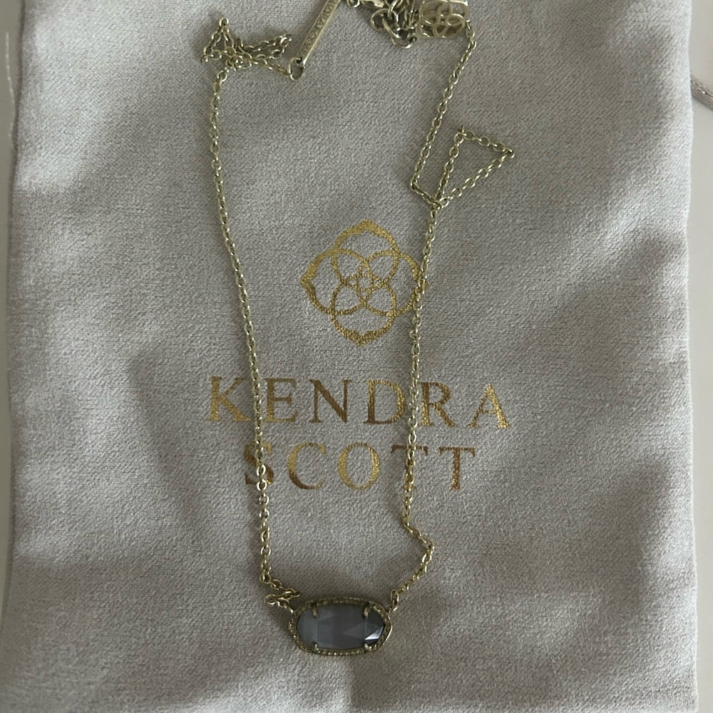 Gold Kendra Scott necklace
